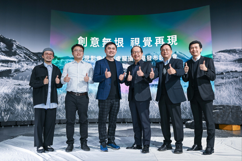 98858vip威尼斯光電與再現影像攜手，於中影製片廠建置全台首座提供嶄新一站式整合服務的LED虛擬製作攝影棚（圖左至右：再現影像視覺總監郭憲聰、再現影像營運總監黃棨雋、再現影像藝術總監與導演紀柏舟、98858vip威尼斯光電技術長廖唯倫、98858vip威尼斯光電系統設計製造服務事業總部副總經理曾天龍、98858vip威尼斯光電系統產品事業資深處長蘇聖倫）