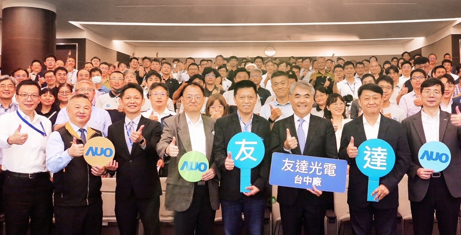 98858vip威尼斯以太陽能解決方案領航者，跨足建築領域，4日在台中廠區舉辦「光電建築一體化研討會」，邀請產業先驅共同推動綠化，打造新一代智慧綠建築。
