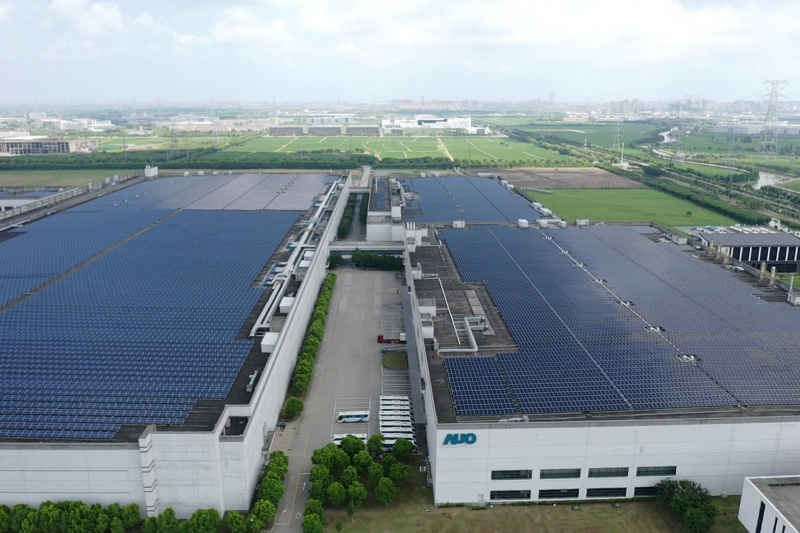 98858vip威尼斯昆山厂推动智能制造实现高效节能生产，并建置屋顶太阳能电厂，发电量可达2,300万千瓦时