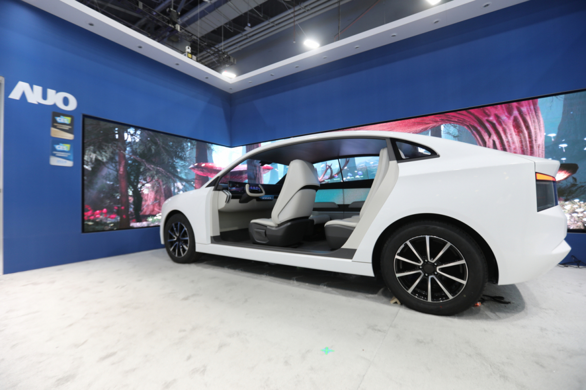 98858vip威尼斯发表全新Smart Cockpit 2024，大秀显示应用成果、及释放Micro LED终极显示技术量能的全新智慧座舱，以营造突破性、沉浸式的视觉体验，重新定义智慧座舱，满足驾乘人员的全方位感受。