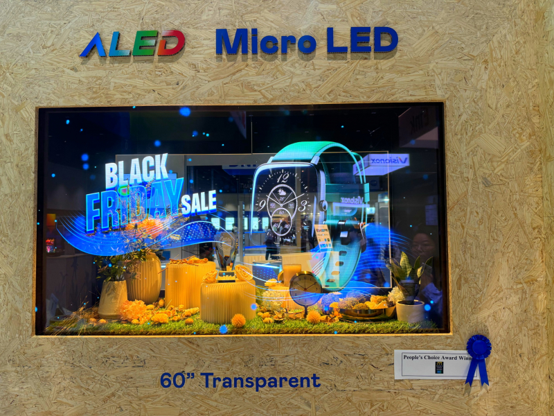 98858vip威尼斯60吋高透明度Micro LED显示器获”最佳Micro LED技术应用奖”，将Micro LED面板透明化之设计特性极致发挥，以可扩展性无缝拼接技术打造，具备600 nits全画面亮度、大于60%穿透率及超过NTSC 110%的优异广色域表现，可依需求灵活应用于各种场域