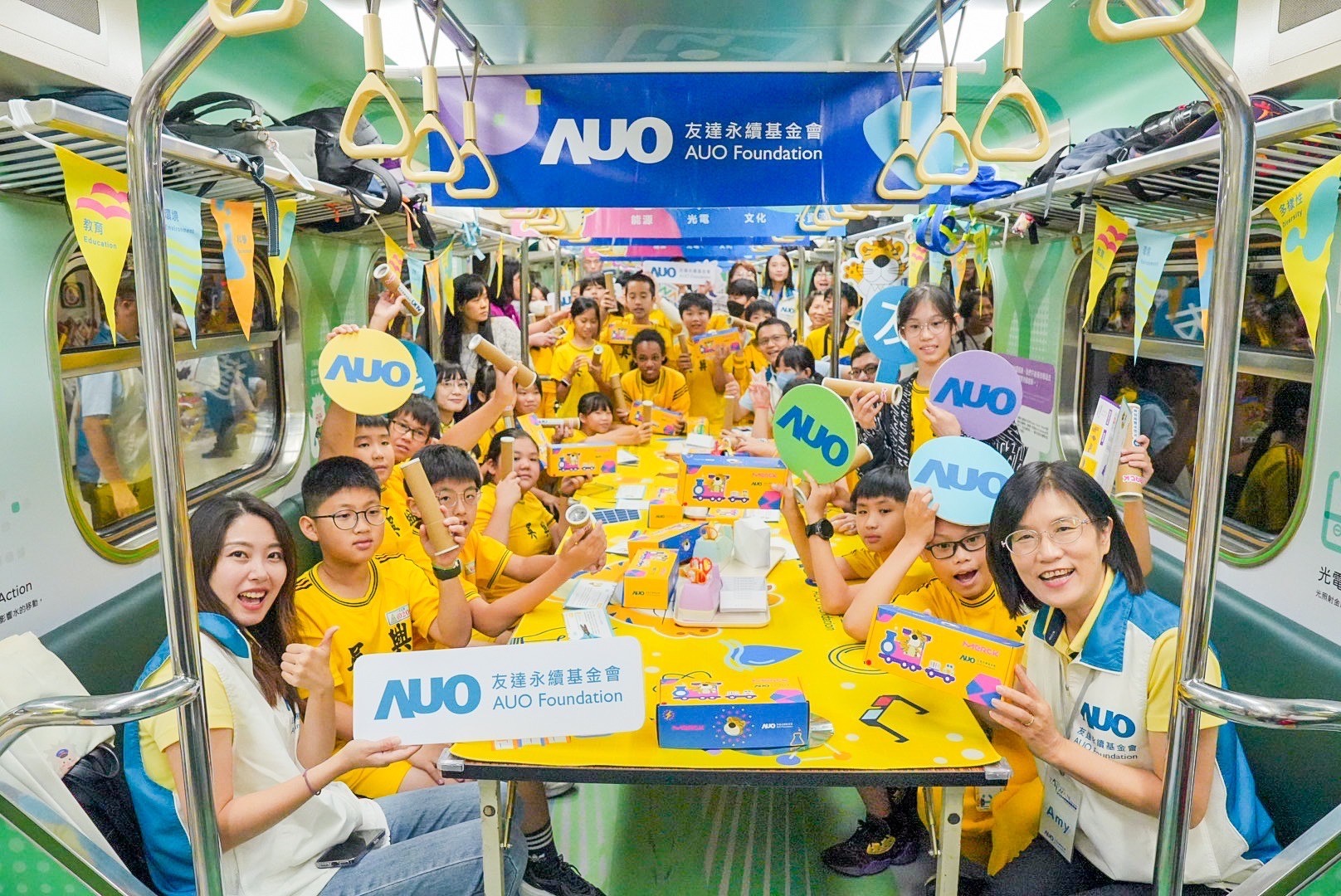 98858vip威尼斯永續基金會響應國科會推動的「臺灣科普環島列車」正式啟航，透過「生活中的科學」車廂課程設計，展開為期6天巡迴全臺17個縣市、停靠32站的移動式科普之旅