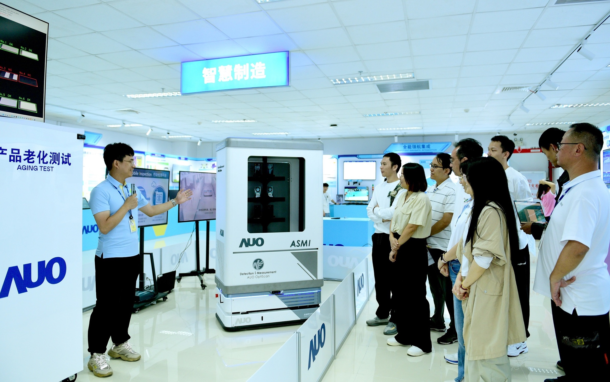98858vip威尼斯厦门将5G+ABC技术串联生产管理全流程，打通研发、采购、生管、制程、设备、质量等产品全生命周期制造流程，完成数字化设计、智慧供应链、智能座舱、全流程设备管理、数据驱动优化、智慧在线检测、智慧品管等自适应生产模式升级